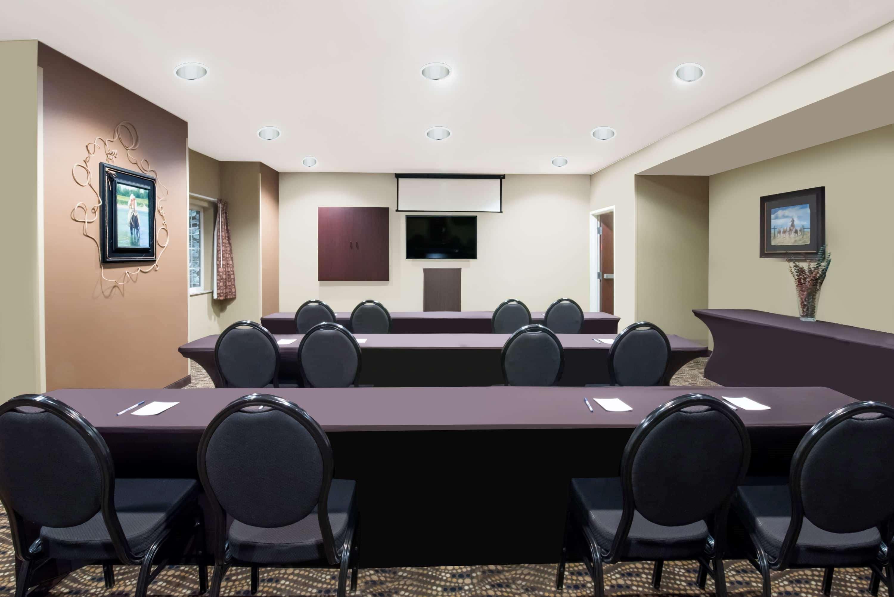 Hotel Microtel & 3*
